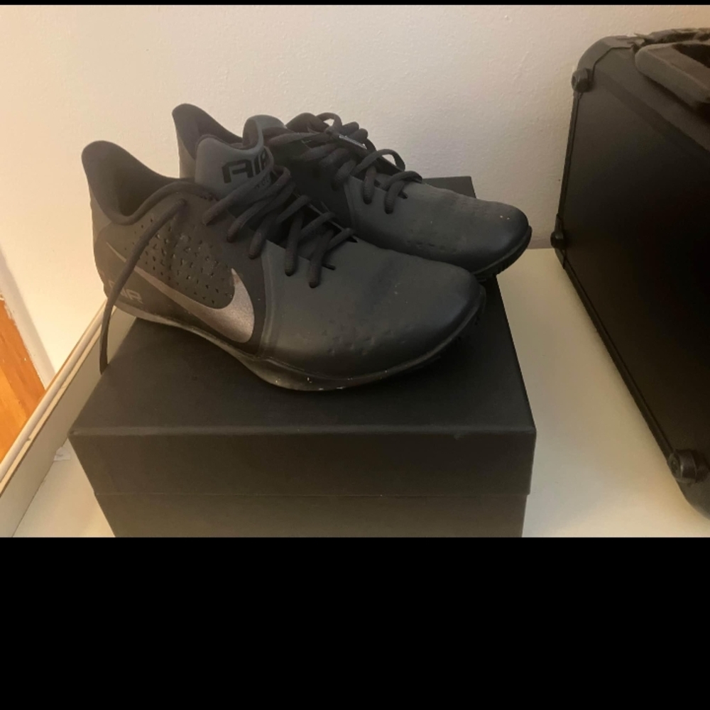 Nike Men's Black and Gray Athletic Shoes